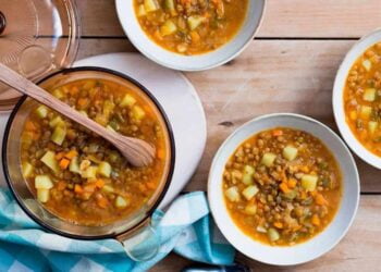 Lentejas con verduras, la receta tradicional saludable y muy fácil de hacer