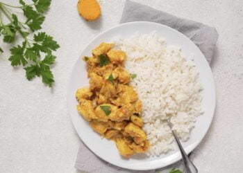 Receta de pollo al curry fácil y rápida para un plato súper sabroso