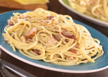 Espaguetis a la carbonara al más puro estilo italiano, la receta original
