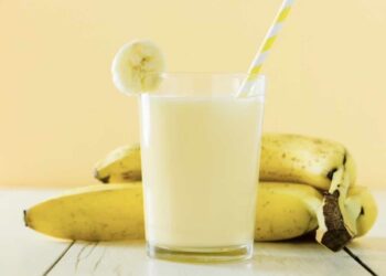 Batido de plátano con 3 ingredientes, perfecto para cargarte de energía