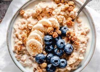 Avena con leche, la receta nutritiva para un desayuno fitness