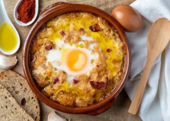 Sopa castellana, la receta de la abuela para hacer la mejor sopa de ajo