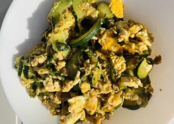 Revuelto de calabacín, receta fácil y rápida para una cena súper ligera
