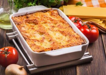 Cómo hacer lasaña de carne con bechamel y queso gratinado, receta para triunfar