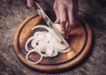Cómo cortar cebolla sin llorar, los trucos que funcionan