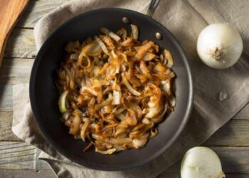 Cómo hacer cebolla caramelizada sin azúcar de forma fácil y rápida
