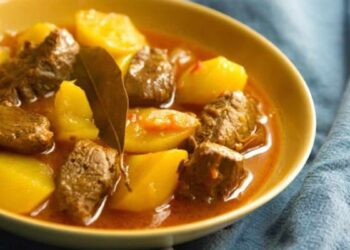 Patatas con carne. Receta de cuchara fácil y reconfortante