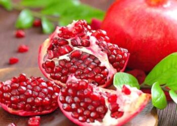 Estas son las 4 frutas que favorecen el estreñimiento y que consumes a diario