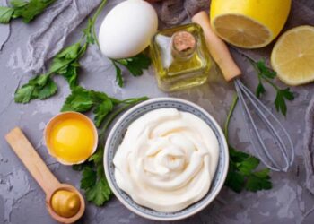 Cómo hacer mayonesa casera de forma fácil y rápida para acompañar tus platos