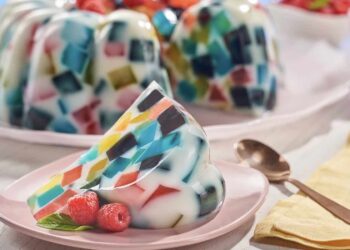Gelatina de mosaico. Un postre fácil y lleno de color