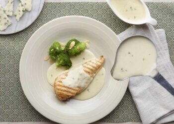 Salsa Roquefort. Receta fácil y rápida para acompañar carnes y pastas