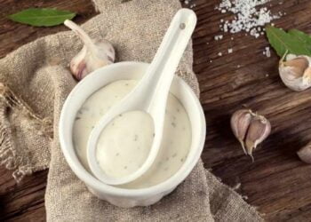 Salsa de yogur. Receta fácil y rápida para acompañar tus platos