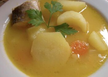 Sopa de merluza. Receta fácil y rápida para una cena ligera y súper sabrosa