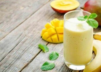 Batido de mango y plátano. Receta para una bebida cremosa y cargada de nutrientes
