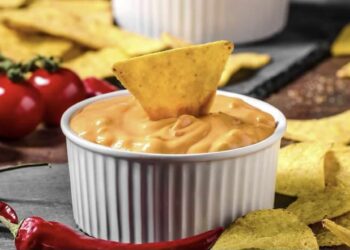 Salsa de queso para nachos. Receta fácil y rápida