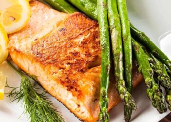 Salmón a la plancha. Receta fácil y rápida con la que te quedará siempre jugoso