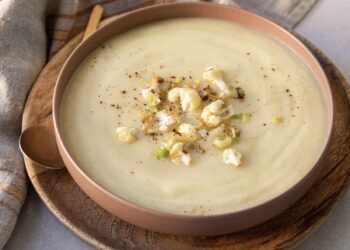 Crema de coliflor y patata. Receta súper sencilla para una cena ligera
