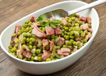 Guisantes con jamón. Receta fácil y súper sabrosa