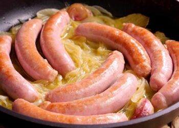 Salchichas de pollo al vino. Receta fácil y rápida