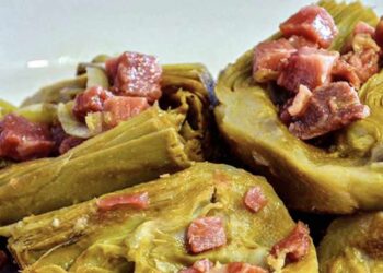 Alcachofas con jamón. Receta fácil y sabrosa para empezar a comer esta hortaliza
