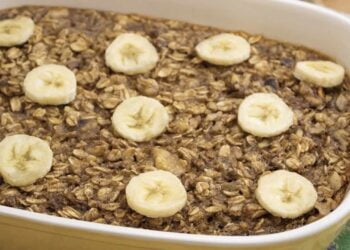 Avena al horno con plátano y arándanos. Baked oats para un desayuno saludable