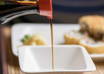 ¿La salsa de soja engorda? Descubre qué pasa si la introduces en tu dieta