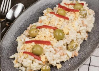 Ensaladilla de coliflor y atún. Receta fácil y rápida