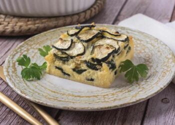 Pastel de calabacín en el microondas. Receta fácil y súper sabrosa