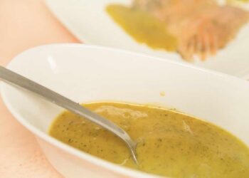 Salsa de mostaza y eneldo. Receta fácil y rápida