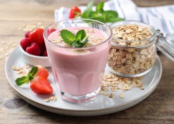 Batido de avena y fresa súper nutritivo. Receta fácil y rápida