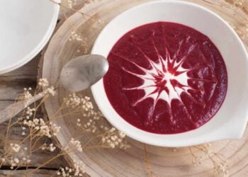 Crema de remolacha fácil y ligera. Receta saludable para comer o cenar