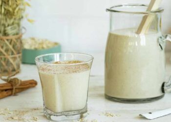 Batido de avena y leche para desayunar, listo en cinco minutos