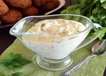 Salsa blanca de kebab o de yogur turca fácil y rápida