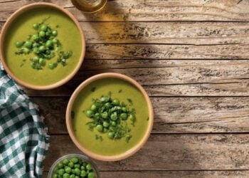 Crema de guisantes fácil y rápida. Receta sabrosa y saludable