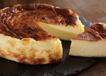 Tarta de queso La Viña con cinco ingredientes. Receta fácil y rápida