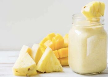 Batido de piña y mango. El smoothie perfecto y súper refrescante