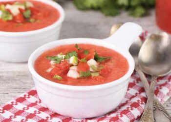 Gazpacho de sandía suave y refrescante. Receta fácil y rápida