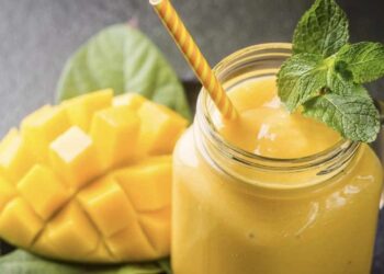 Smoothie de mango fácil y rápido para una merienda saludable