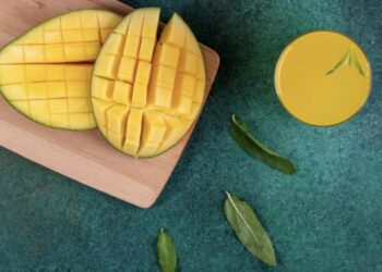 Esta es la forma más sencilla de pelar y cortar un mango, evitarás mancharte en exceso