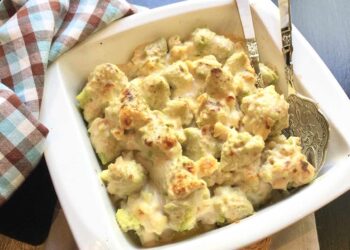 Romanescu o romanesco con bechamel gratinado en el horno. Receta fácil para un plato súper sabroso