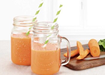 Smoothie de zanahoria y naranja nutritivo y lleno de sabor