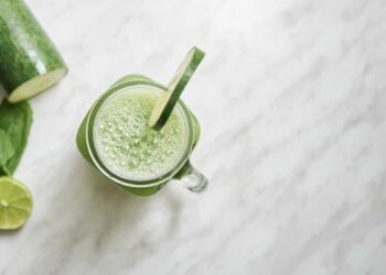 Batido de jengibre, pepino y limón para adelgazar y limpiar el organismo