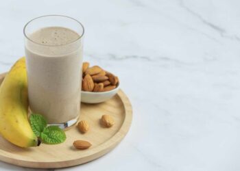 Batido de plátano y almendras con el que te cargarás de energía y te sentirás saciado