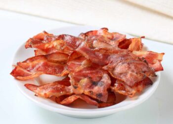 Jamón serrano crujiente en freidora de aire para una guarnición perfecta