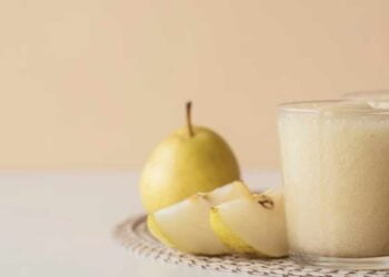 Batido de pera y leche vegetal súper dulce y delicioso