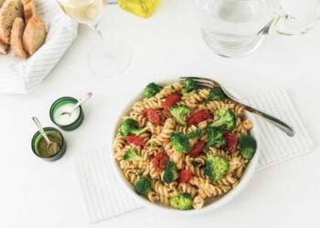 Ensalada de pasta y brócoli, receta saludable y súper sabrosa