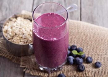 Batido de arándanos y avena súper nutritivo y saciante, ideal para un buen desayuno