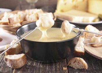 Fondue de queso express en freidora de aire fácil y rápida