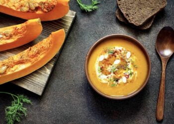 Crema de calabaza con curry, sabor exótico y delicioso