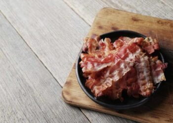 Bacon en freidora de aire o airfryer súper crujiente en 10 minutos y sin aceite
